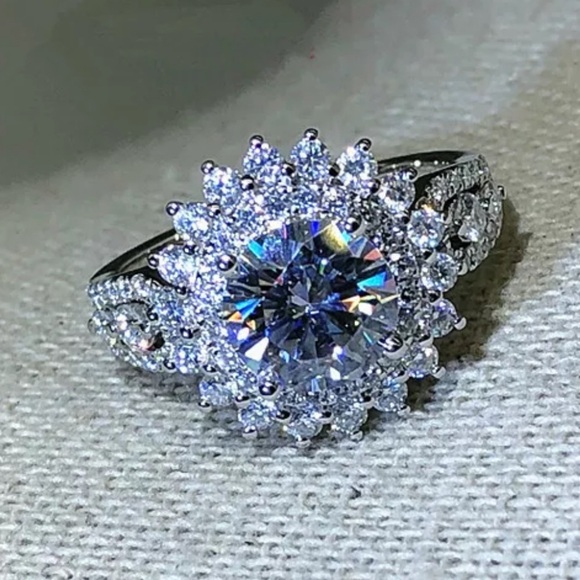 NEW💎925 Sterling Silver Diamond Halo Ring - Picture 5 of 5